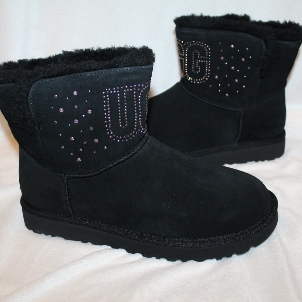 UGG WOMEN'S MINI GEM‎ STUDDED LOGO SUEDE SHEARLING ANKLE BOOTS BLACK